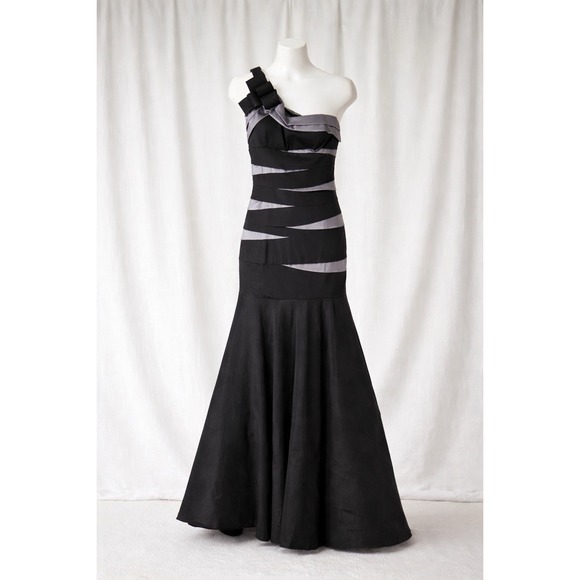 Betsy & Adam Dresses & Skirts - Betsy & Adam One Shoulder Mermaid Gown Black Gray Formal Prom Evening Dress 8‎